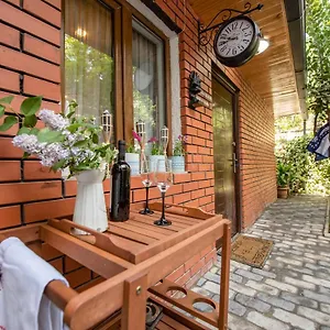 https://jibo-garden-house.alltbilisihotels.com